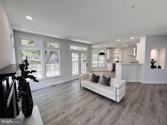 906 WHISTLING DUCK DR, Upper Marlboro, MD 20774