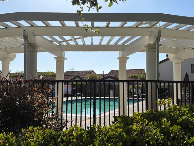 21109 Gary Dr 206, Hayward, CA 94546