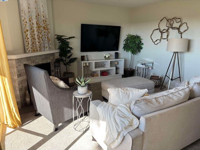 21109 Gary Dr 206, Hayward, CA 94546