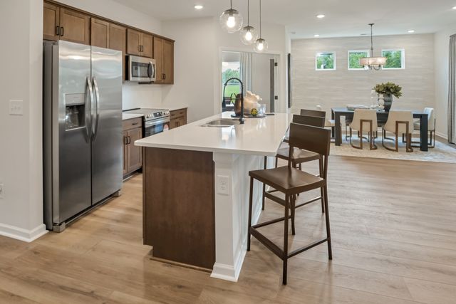 1370 English Oak Dr, Clarksville, TN 37043