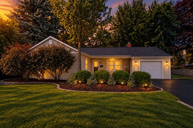 60 E Terra Cotta Avenue, Crystal Lake, IL 60014