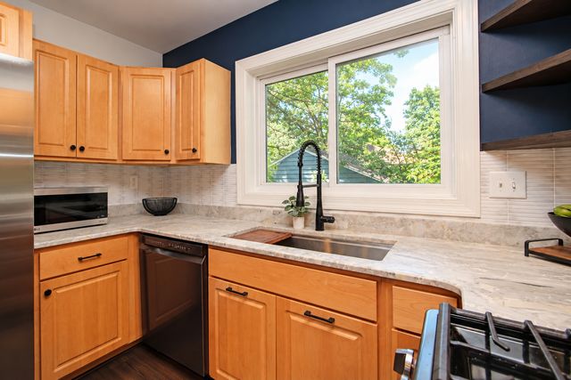 60 E Terra Cotta Avenue, Crystal Lake, IL 60014