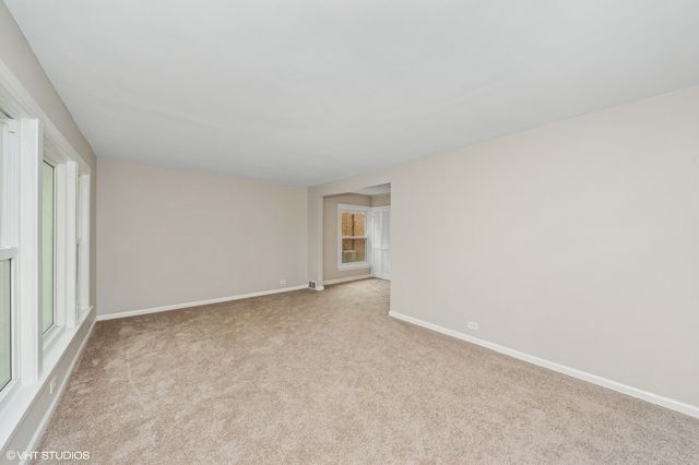 7158 N McAlpin Avenue, Chicago, IL 60646