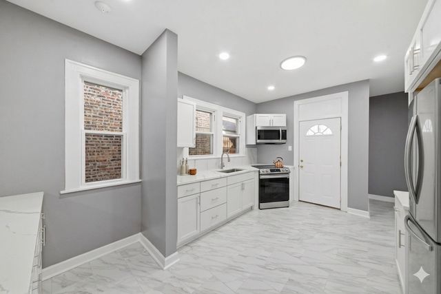 8024 S Vernon Avenue, Chicago, IL 60619