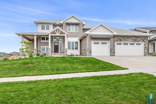 288 Central Park Ct, Harrisburg, SD 57032