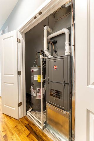 2821 W Jackson Avenue, Chicago, IL 60612