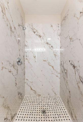 2821 W Jackson Avenue, Chicago, IL 60612