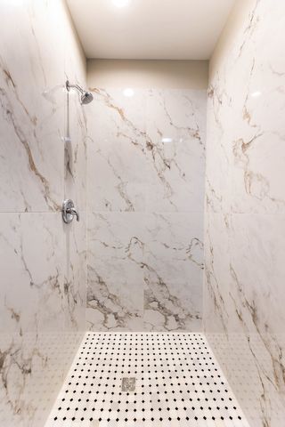 2821 W Jackson Avenue, Chicago, IL 60612