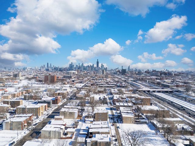 2821 W Jackson Avenue, Chicago, IL 60612