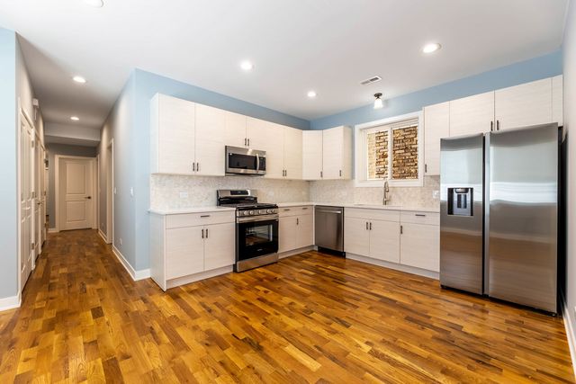 2821 W Jackson Avenue, Chicago, IL 60612