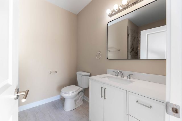 2821 W Jackson Avenue, Chicago, IL 60612