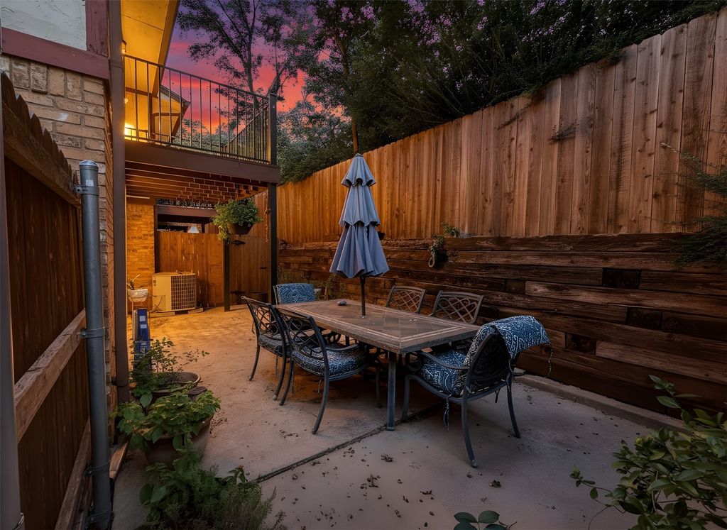 1237 Dallas Drive, Denton, TX 76205