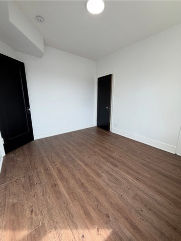 7712 S Jeffery Boulevard 3, Chicago, IL 60649