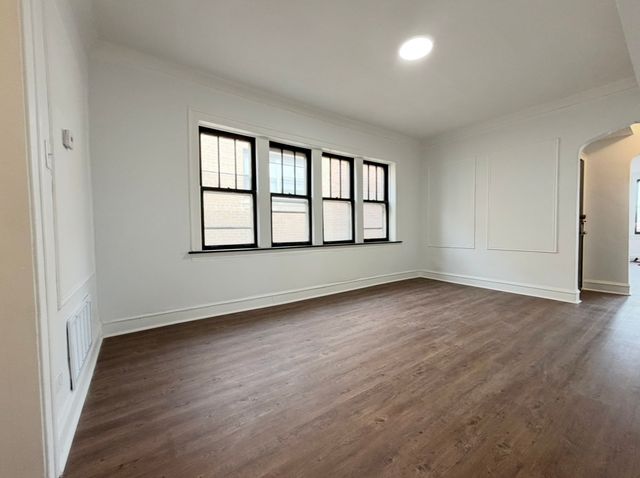 7712 S Jeffery Boulevard 3, Chicago, IL 60649