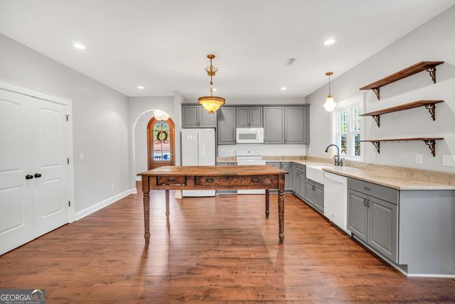 200 Douglas Creek Road, Flovilla, GA 30216