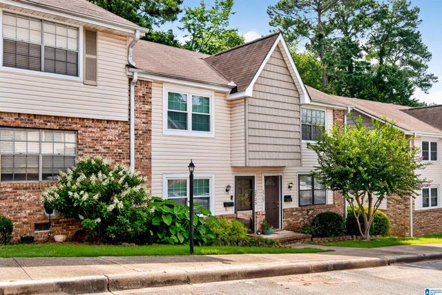 2725 Southbury Cir, Vestavia Hills, AL 35216