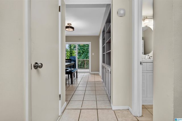 2725 Southbury Cir, Vestavia Hills, AL 35216