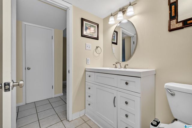 2725 Southbury Cir, Vestavia Hills, AL 35216