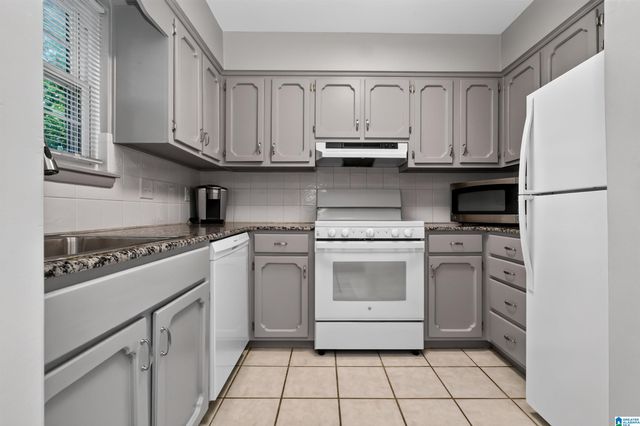 2725 Southbury Cir, Vestavia Hills, AL 35216