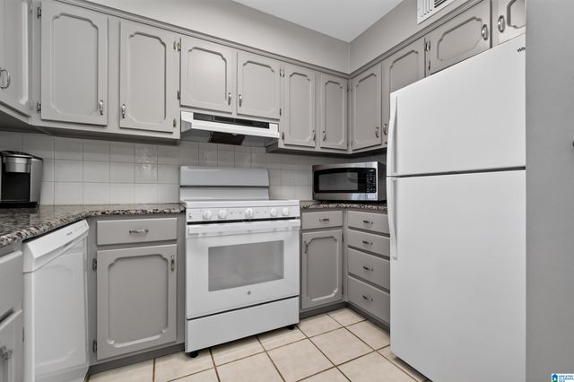 2725 Southbury Cir, Vestavia Hills, AL 35216