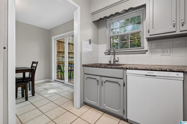 2725 Southbury Cir, Vestavia Hills, AL 35216