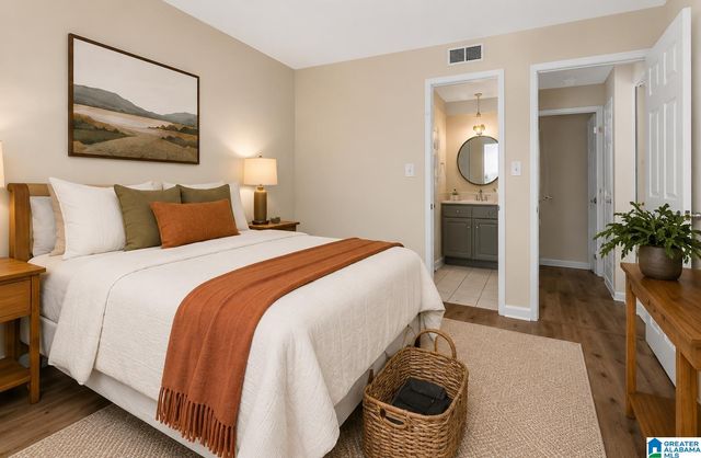2725 Southbury Cir, Vestavia Hills, AL 35216