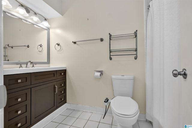 2725 Southbury Cir, Vestavia Hills, AL 35216