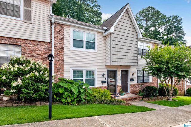 2725 Southbury Cir, Vestavia Hills, AL 35216
