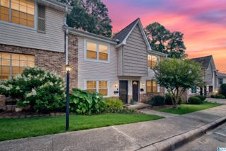 2725 Southbury Cir, Vestavia Hills, AL 35216