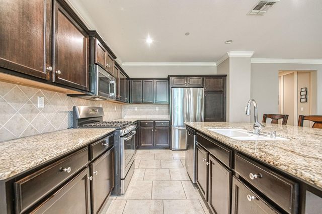 3870 Joaquin Avenue, Clovis, CA 93619