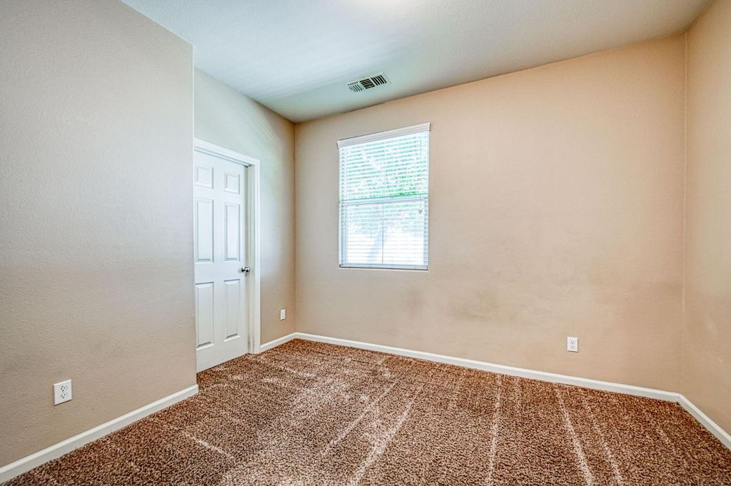 Image 11 of property listing at 3870 Joaquin Avenue, Clovis, CA 93619