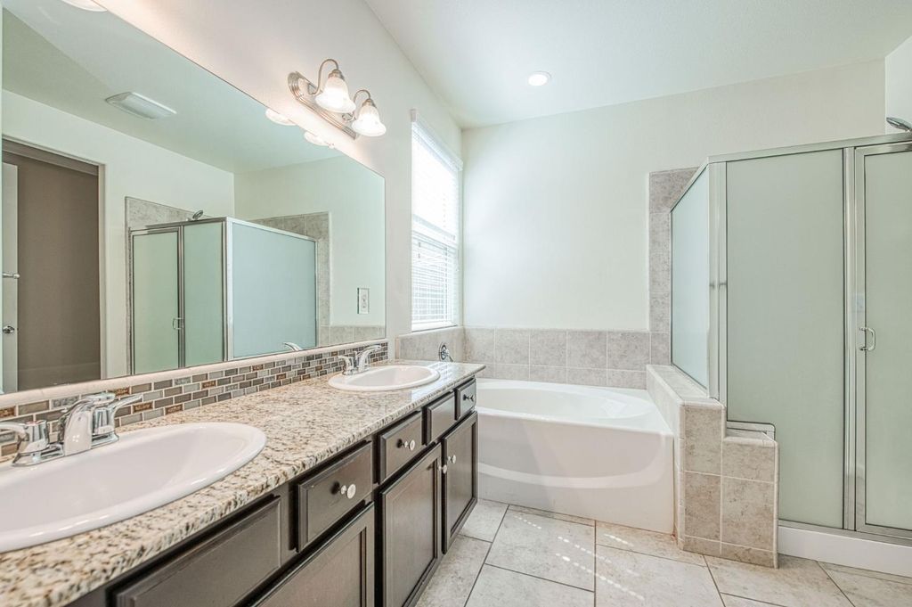 Image 18 of property listing at 3870 Joaquin Avenue, Clovis, CA 93619