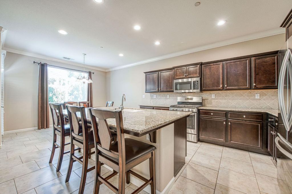 Image 8 of property listing at 3870 Joaquin Avenue, Clovis, CA 93619