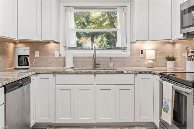 545 Caren DR, Virginia Beach, VA 23452