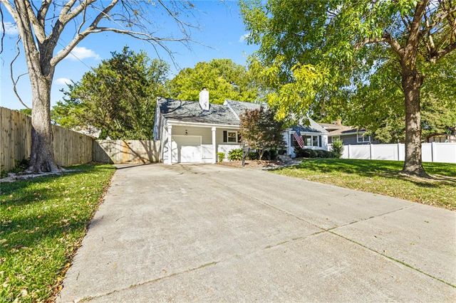 545 Caren DR, Virginia Beach, VA 23452