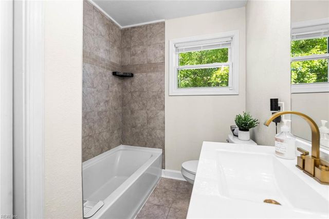 545 Caren DR, Virginia Beach, VA 23452