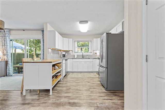 545 Caren DR, Virginia Beach, VA 23452