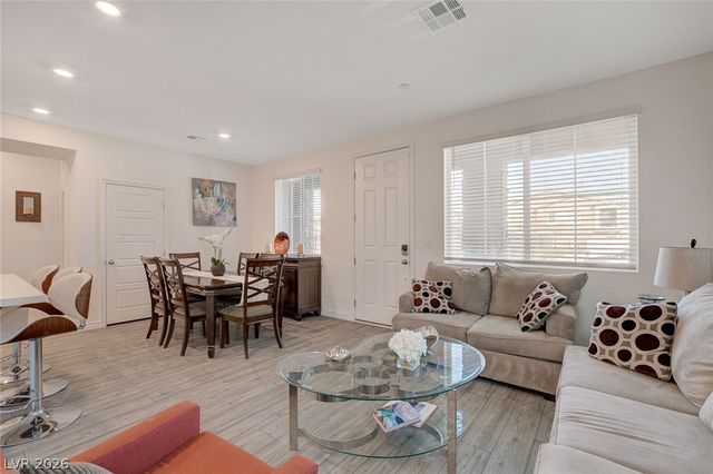 7320 North Decatur Boulevard 5, Las Vegas, NV 89131