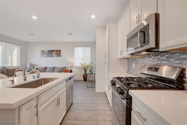 7320 North Decatur Boulevard 5, Las Vegas, NV 89131