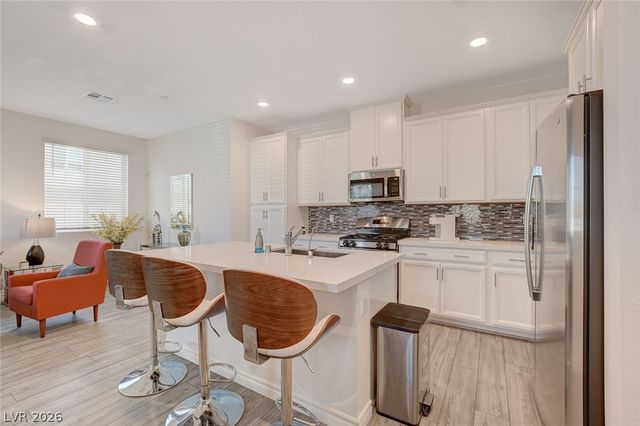 7320 North Decatur Boulevard 5, Las Vegas, NV 89131