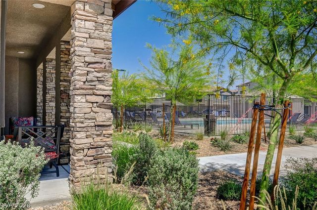7320 North Decatur Boulevard 5, Las Vegas, NV 89131