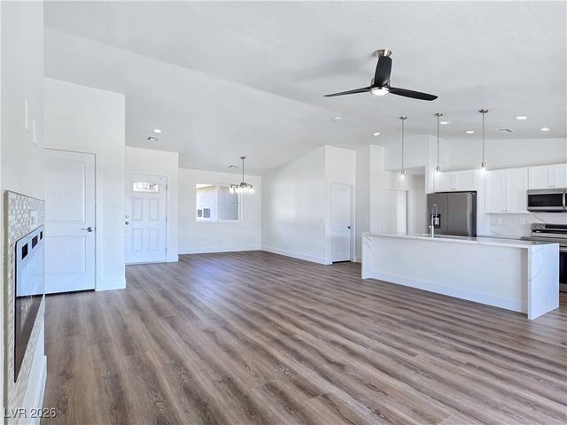 5880 Johnnie Mine Street, Pahrump, NV 89060