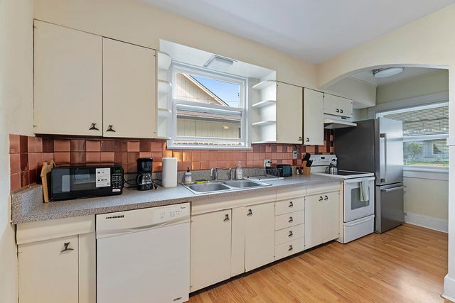 813 E 9th Street, Medford, OR 97504