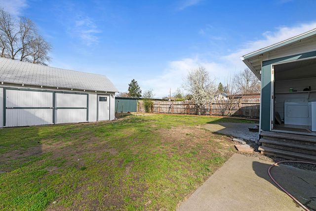 813 E 9th Street, Medford, OR 97504