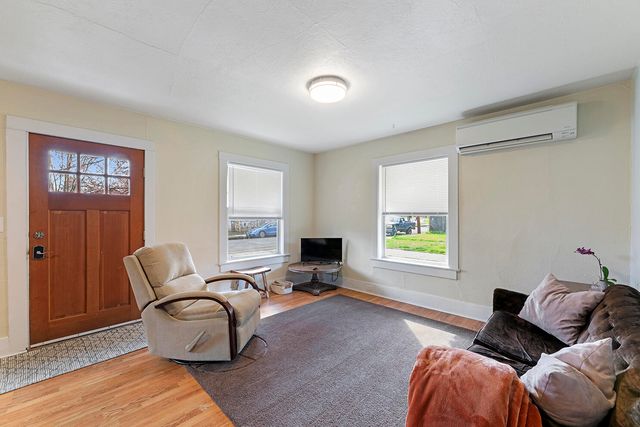 813 E 9th Street, Medford, OR 97504