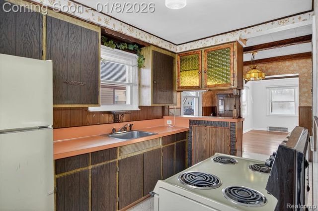 12996 Castle Street, Southgate, MI 48195