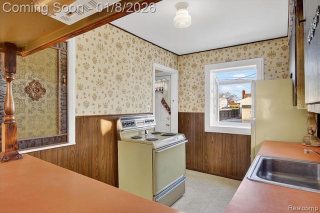 12996 Castle Street, Southgate, MI 48195