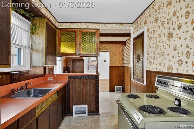 12996 Castle Street, Southgate, MI 48195