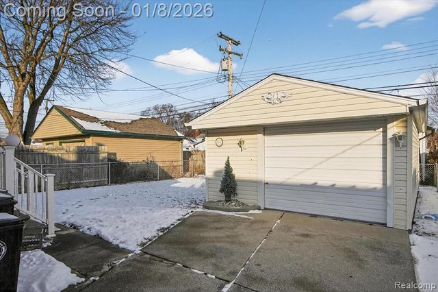 12996 Castle Street, Southgate, MI 48195