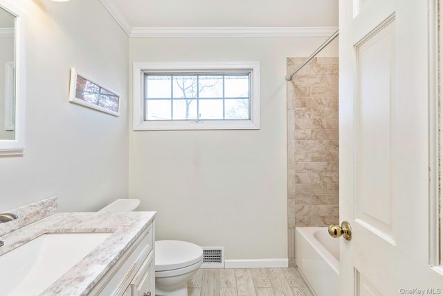 14 Whiting Road, East Quogue, NY 11942